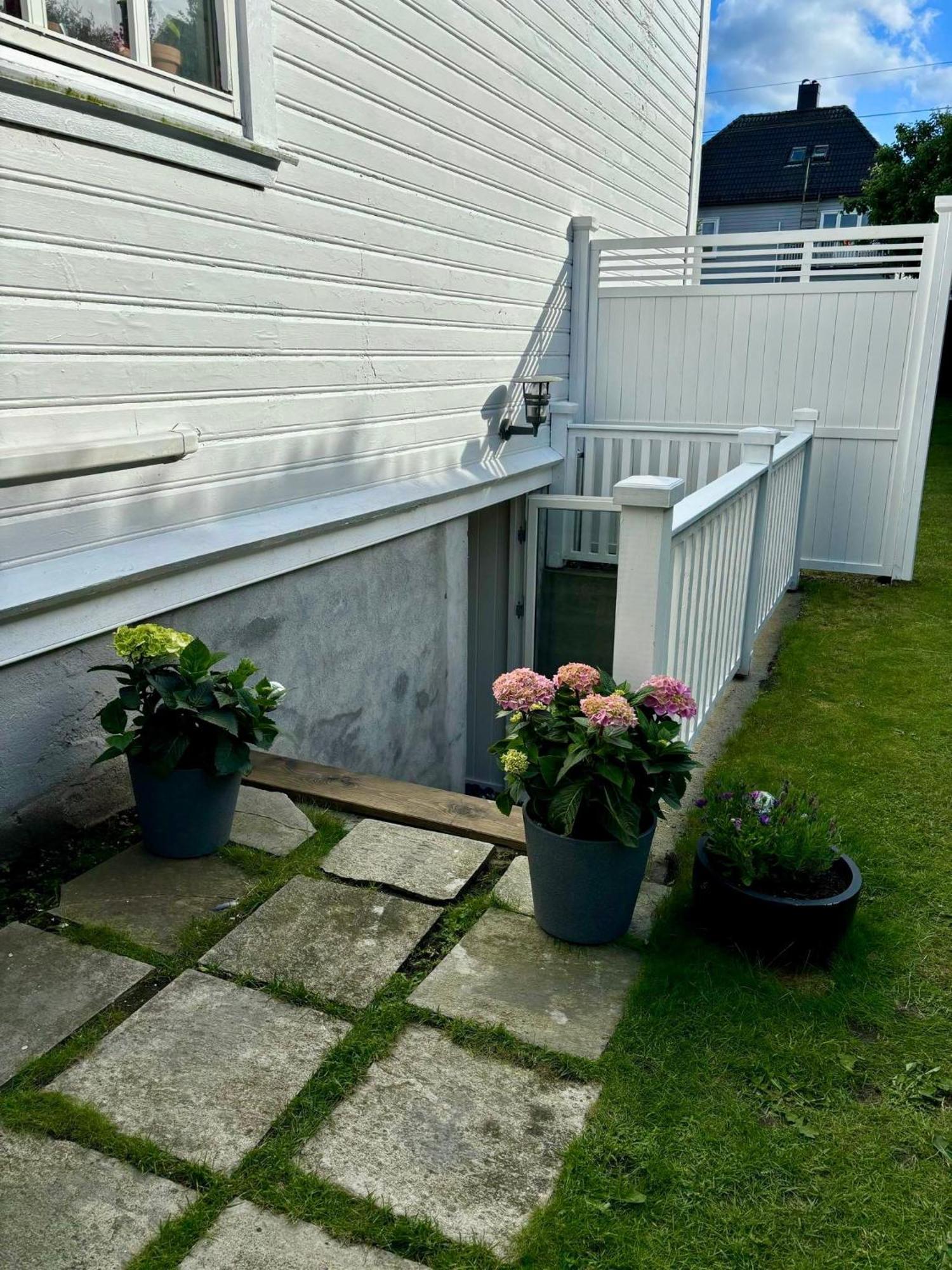 Down Town Apartment With Outside Area In Villa Kristiansand Buitenkant foto
